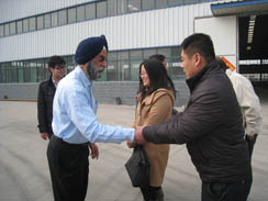 印度客戶(hù)來(lái)訪，并訂購(gòu)FYL-850座駕壓路機(jī)