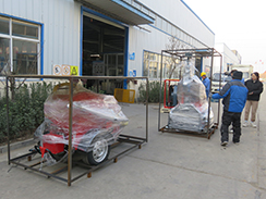 福瑞得機(jī)械1臺灌縫機(jī)，1臺移動燈車，一臺馬路吹風(fēng)機(jī)打包裝柜出口新加坡