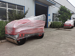 7月2日，福瑞得機械2臺全液壓座駕雙鋼輪壓路機打包發(fā)往吉林。